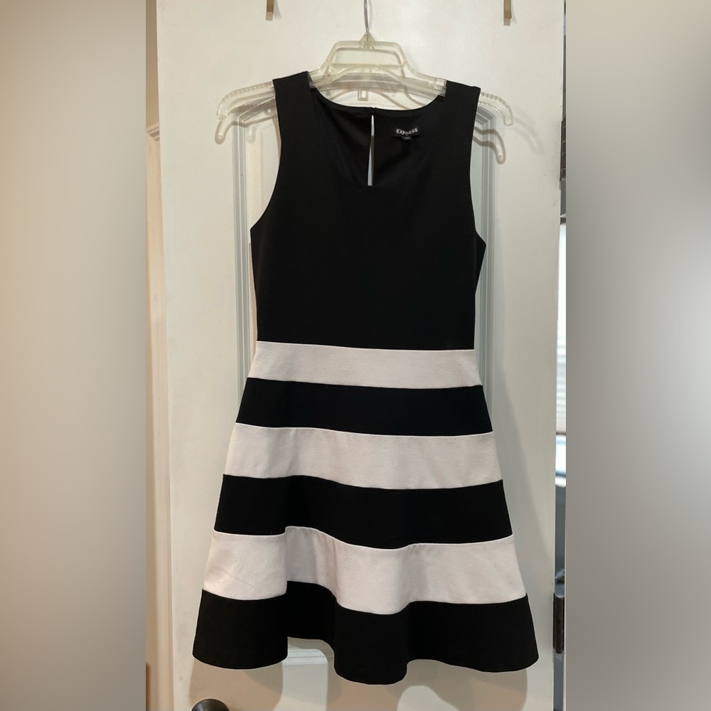 Express black/white dress size Small